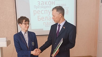 Фотомгновения праздничных мероприятий ко Дню Конституции в Лунинецком районе