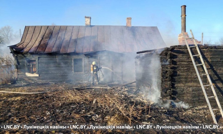 Баня, хозпостройка и нежилой дом горели в Лунинецком районе