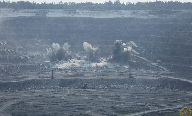 Взрывные работы проводятся на РУПП "Гранит". Обращайте внимание на посты охраны 