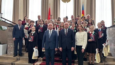 Гимназисты из Лунинца и Микашевичей встретились с руководителем Брестчины и помощником Президента