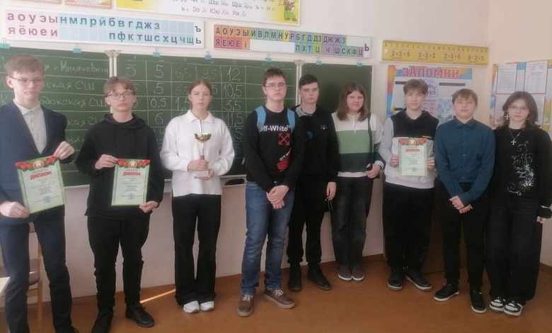 Лучше всех играют в шахматы гимназисты из Микашевичей