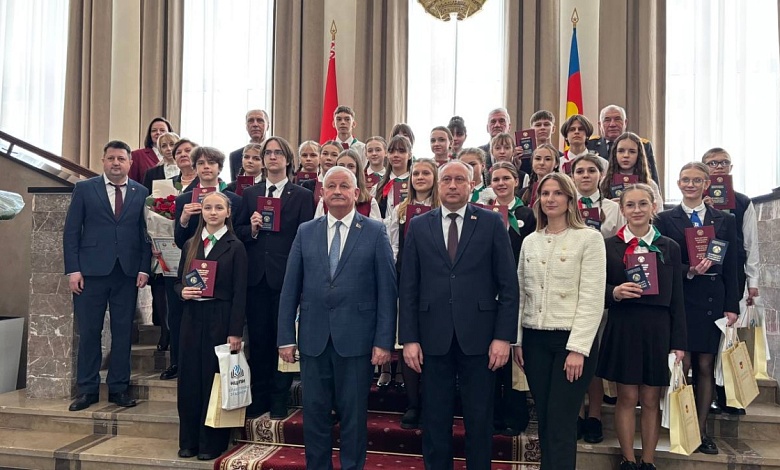 Гимназисты из Лунинца и Микашевичей встретились с руководителем Брестчины и помощником Президента