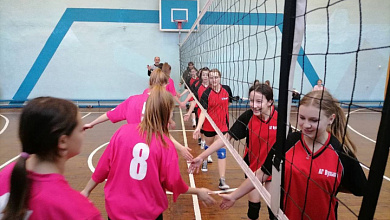 Девушки определили полуфиналистов первенства Лунинецкого района по волейболу