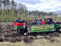 Лунинецкие милиционеры посадили 3000 саженцев сосны