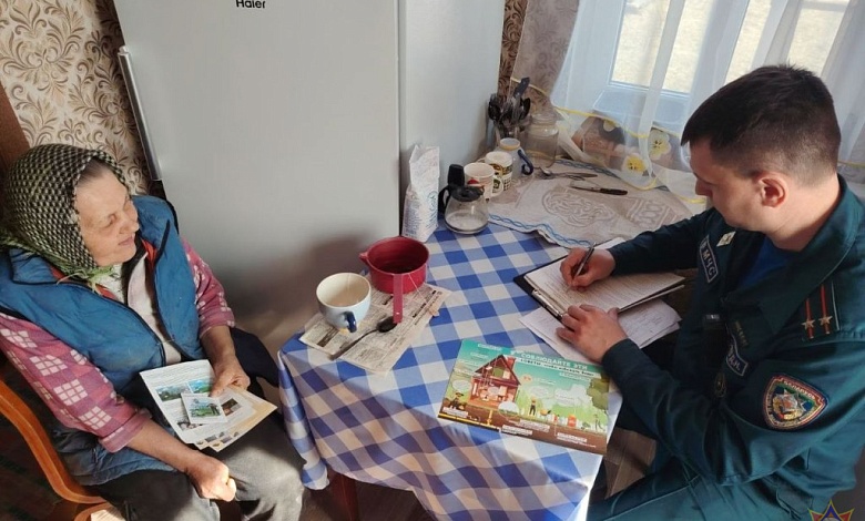 За безопасность вместе! Спасатели проводят встречи и обследования в Лунинецком районе