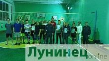 Сотрудники милиции и школьники в Лунинце устроили стрельбу и сыграли в волейбол