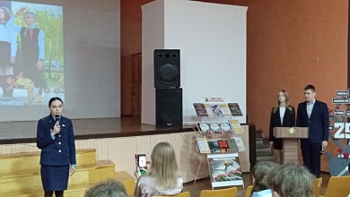 «Незаживающая рана на сердце Беларуси». В Лунинце повязали ленты на «Дерево Памяти»