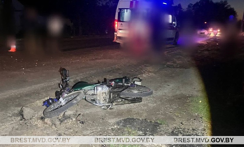 Бесправника на мотоцикле сбил автомобиль в Кобринском районе