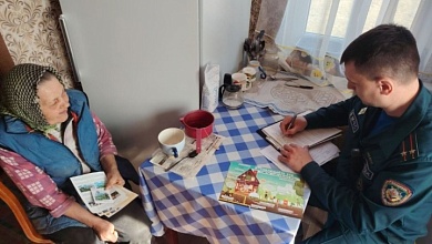 За безопасность вместе! Спасатели проводят встречи и обследования в Лунинецком районе