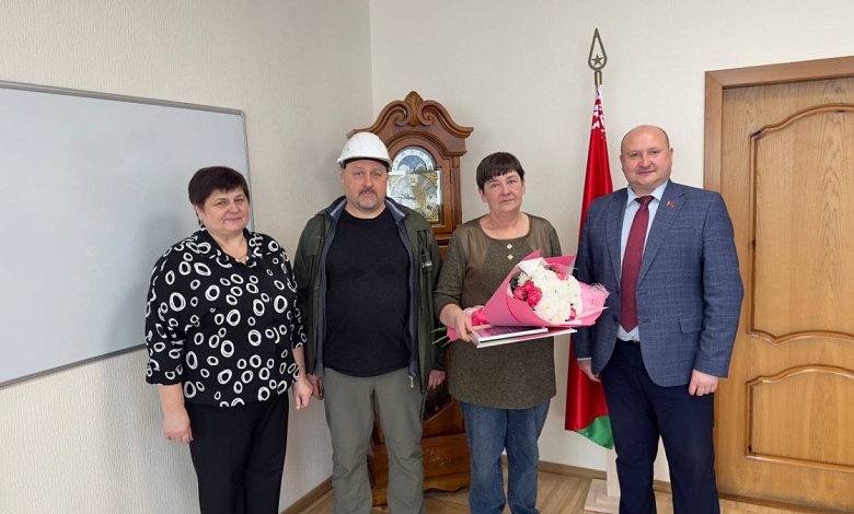 Посвятила предприятию 37 лет жизни! На ОАО "Спецжелезобетон" провожают работников на заслуженный отдых