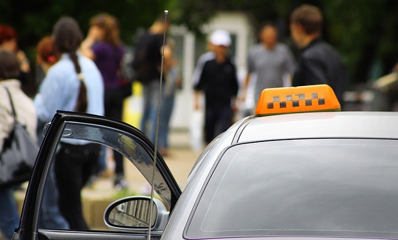 У таксиста-нелегала изъяли автомобиль. Его могут конфисковать