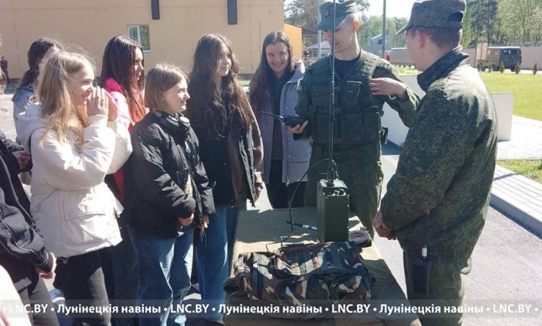 Лунинецкие школьники познакомились с военной службой