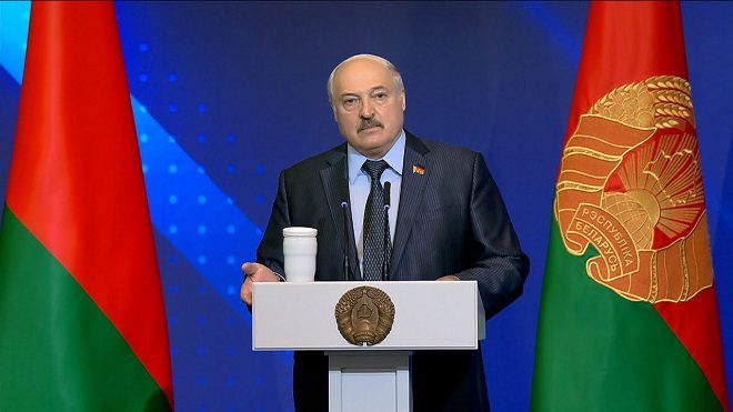 Лукашенко: Но нам будет труднее, чем Украине! Я вас не пугаю! Вы знаете, что я просто так не говорю! (видео)
