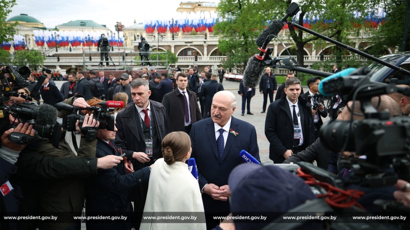 О чем говорил Лукашенко в Москве? Памятные торжества и народные гуляния в Беларуси
