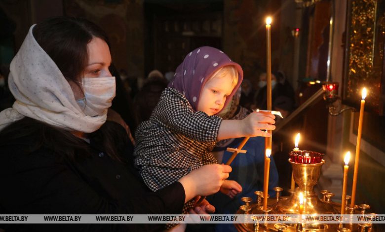 Православные верующие сегодня празднуют Прощеное воскресенье
