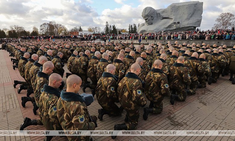 Присяга на площади Церемониалов Брестской крепости