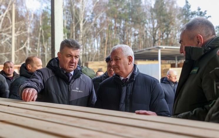 Производства по выпуску поддонов намерены наладить в Лунинецком и Дрогиченском лесхозах