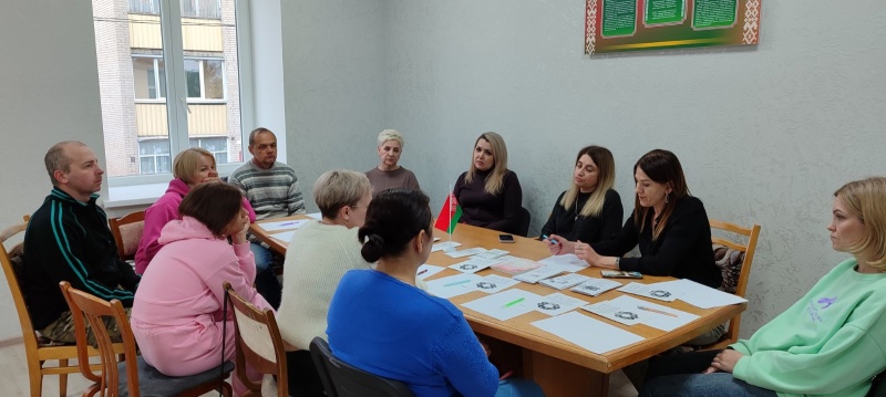 Вопросы помощи семьям с детьми-инвалидами обсудили в Лунинце