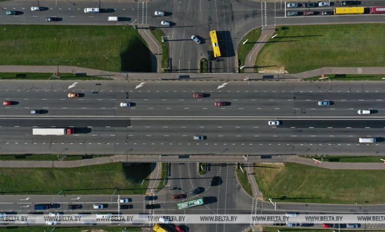 Новые дороги и арендное жилье. Лукашенко увеличил госинвестпрограмму на этот год до Br1 млрд