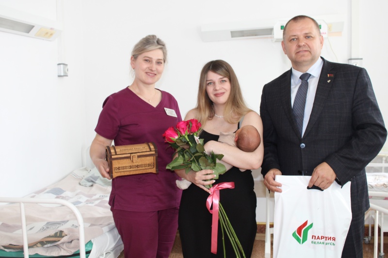 Подарок от Президента. «Бацькаву кашулю» вручили в Лунинце