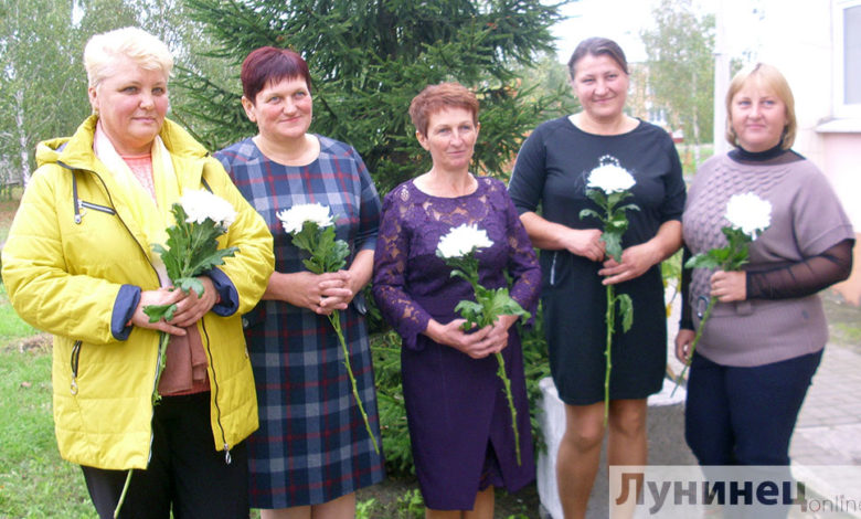 С Днем матери поздравили работниц из «Синкевичского» и «Велуты»