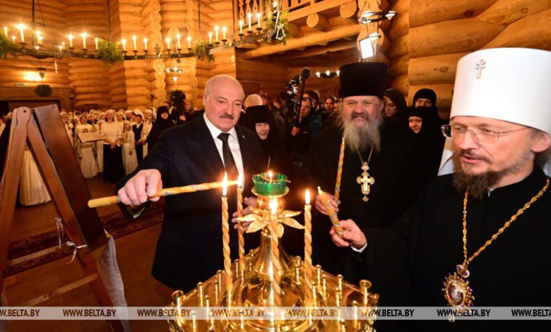 Александр Лукашенко зажег рождественскую свечу в храме Свято-Елисаветинского монастыря