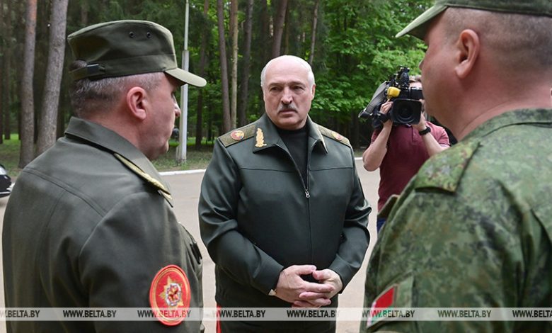 Обстановка не критическая, но… Подробности приезда Лукашенко на ЦКП ВВС и войск ПВО