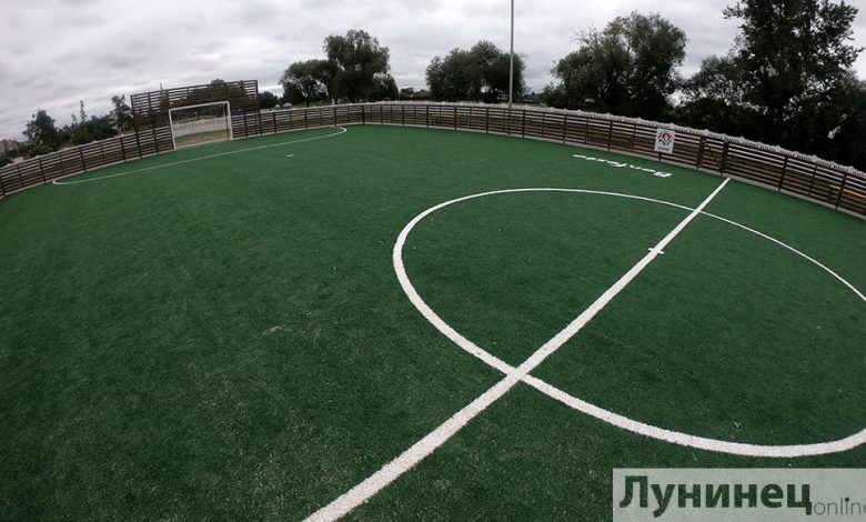 Мини-футбольное поле открыли в Микашевичах