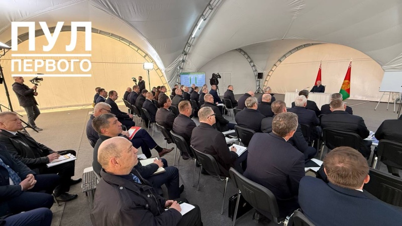 Лукашенко предложил пересмотреть подходы к наполнению и реализации программы "Один район - один проект"