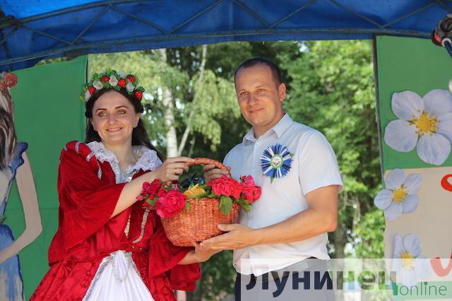 Клубничный мед и шашлык на фестивале во Дворце (Лунинецкий район) — фоторепортаж