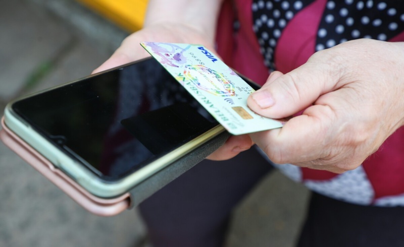 Бдительность пенсионерки из Лунинецкого района помогла задержать курьера