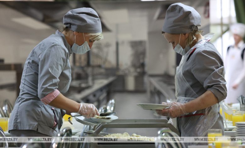 Иванец прокомментировал слухи о запрете питания учителей в школьных столовых