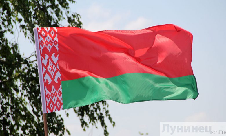 В Лунинецком районе неизвестные украли Государственные флаги