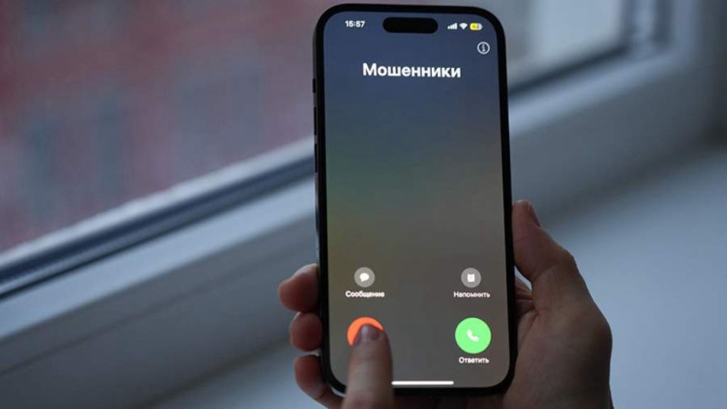 Жертвой мошенником чуть не стал житель Микашевичей. Бдительность проявил сотрудник банка