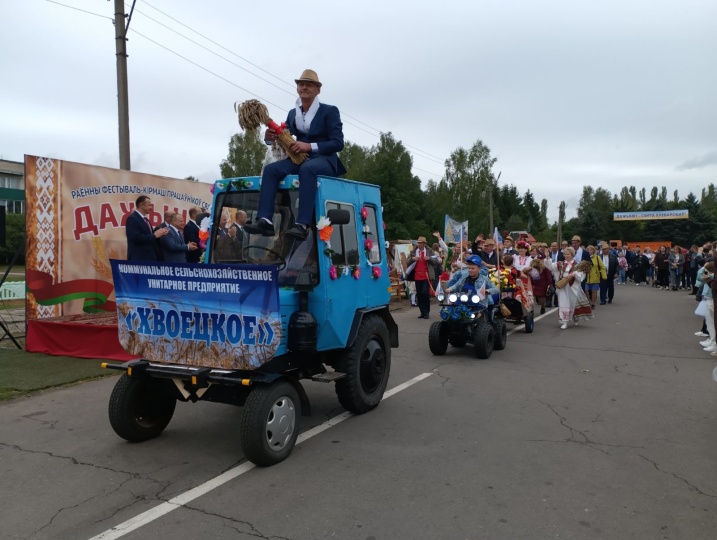 Они лучшие! Праздничное шествие на районных «Дожинках» в Лунинецком районе