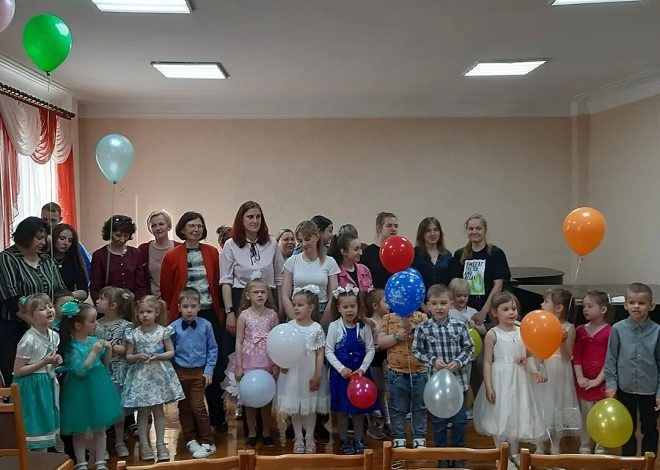 Малыши из ДШИ Лунинца провели отчетно-показательный концерт