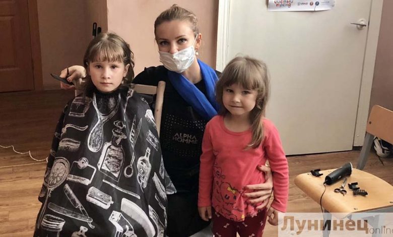 16 детских причесок бесплатно сделала к началу учебного года парикмахер из Лунинца