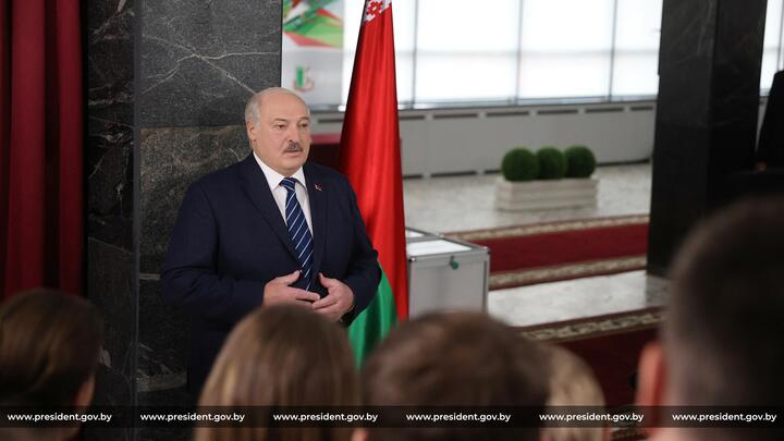 ПОЛНАЯ ВЕРСИЯ! Лукашенко: Передайте им, что пойду! // Президент отвечает на вопросы журналистов