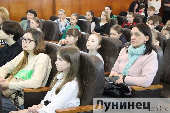 Юные художники приняли участие в районном конкурсе (Лунинецкий район)