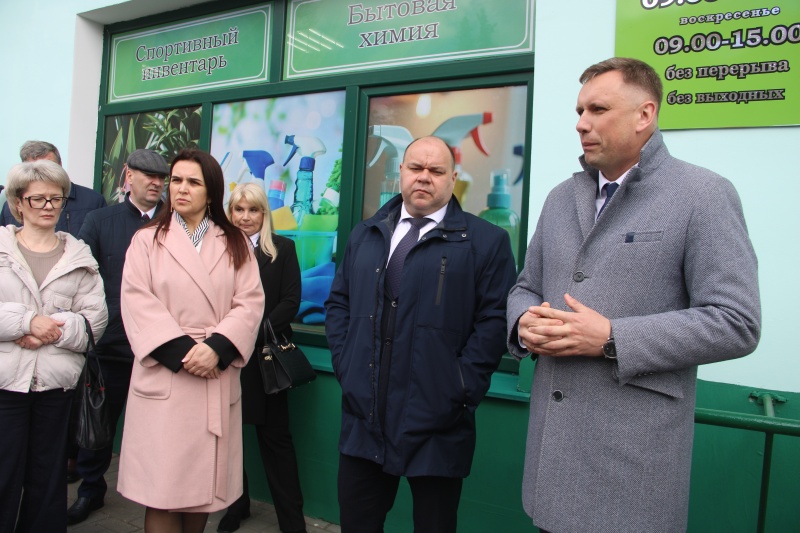 От «гибридной кассы» и «холодильной комнаты» до мини-кафе изучили в Лунинецком районе