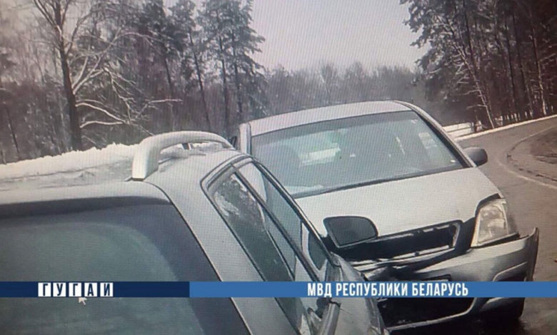 В Лунинецком районе столкнулись две легковушки