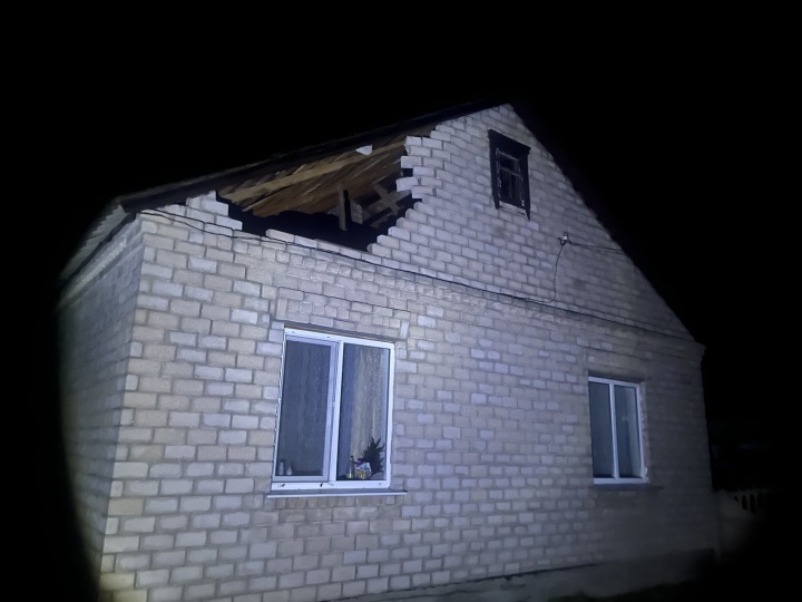 Грозовой фронт: поваленные деревья, поврежденные дома и отключение электричества в Лунинецком районе