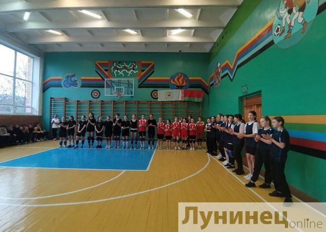 Зональные соревнования по волейболу в рамках районной спартакиады (Лунинецкий район)