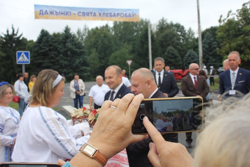 ﻿Фотомгновения районного праздника тружеников села в Лунинецком районе