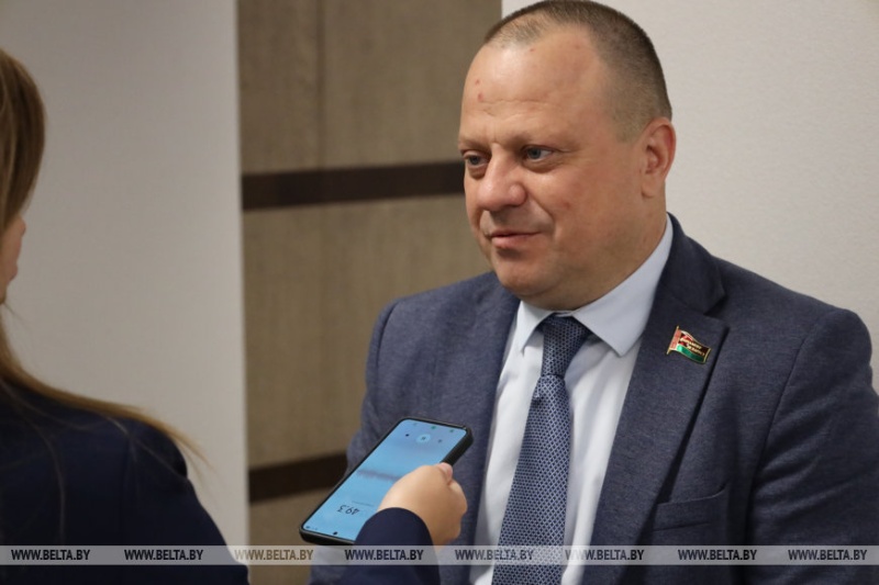 Мост через Припять: тысячи тонн песка для строительства ежедневно поставляет «Гранит» 