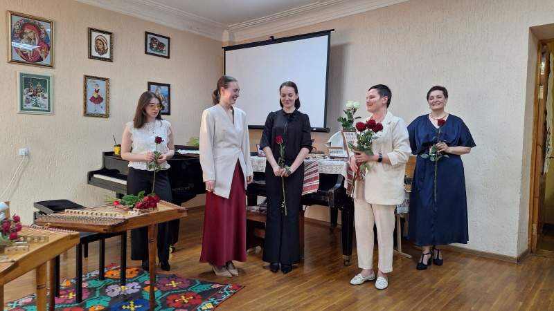 7 красок, 7 нот и 3 поколения: в Лунинце прошел концерт, посвященный Году белорусской женщины