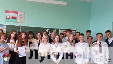 Школьники из Микашевич вместо цветов на День знаний оказывают помощь детям