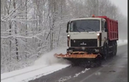 Зима вернулась | Продолжается расчистка дорог в Лунинецком районе