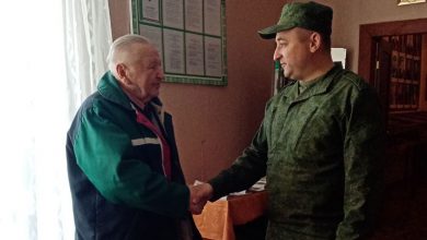 Фотофакт. Накануне Дня Победы военный комиссар посещает ветеранов ВОВ