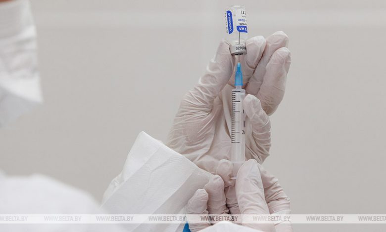 В Брестской области начали вакцинировать пенсионеров и людей с хроническими заболеваниями